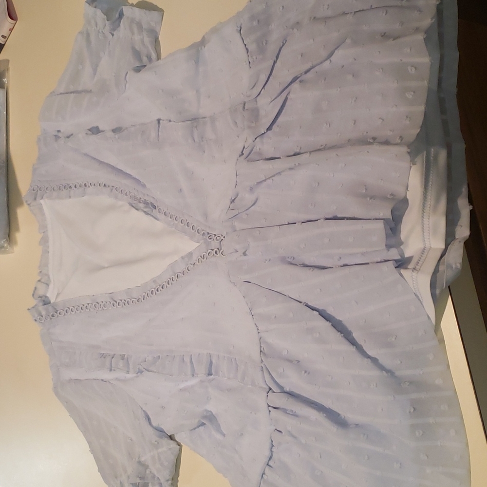 New boutique deep v ruffle dot top - Picture 7 of 12